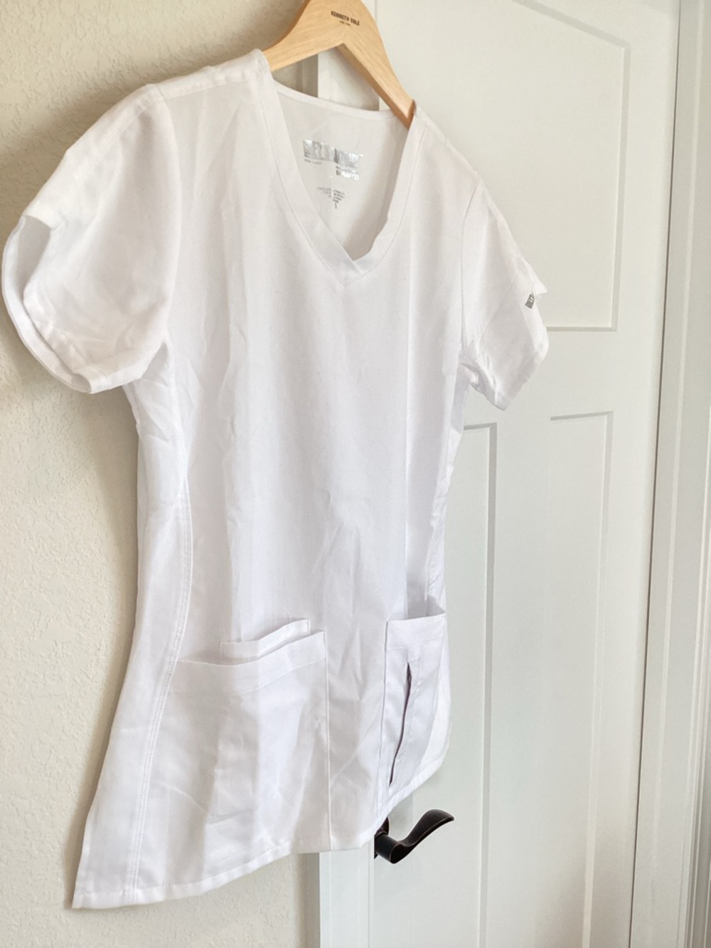 Grey’s Anatomy Barco White Short Sleeve V-Neck Scrub Top Small White - Picture 2 of 8